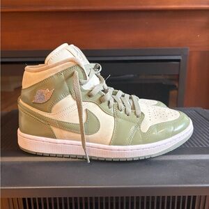 Women's Air Jordan 1 Mid SE in "Sea Glass/Oil Green"